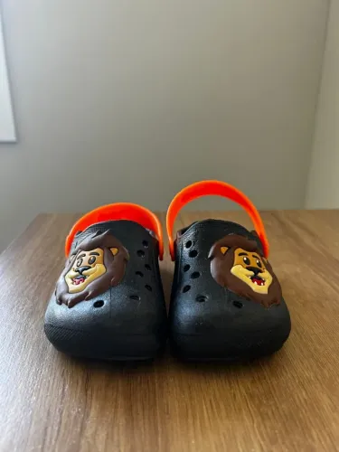 Crocs Leão - Mundo Animal (Anatômico/Confort) TAM 19/20 - NOVO