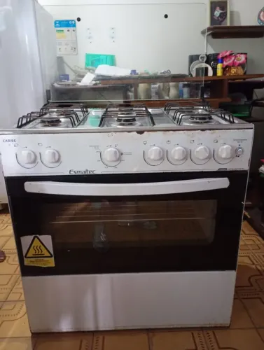 Vende-se fogão usado, mas super conservado
