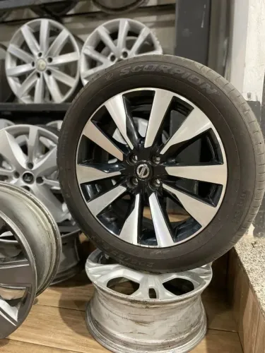 Roda de liga leve - Nissan Kicks (Modelo original aro 17, acabamento diamantado com fundo