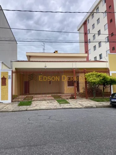 Sobrado com 5 Quartos, Vila Bourghese - Pindamonhangaba