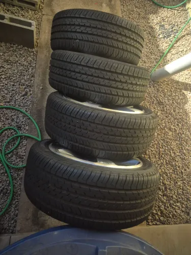 4 pneus 225/45/17 + rodas tala 6"<br>Seminovos.
