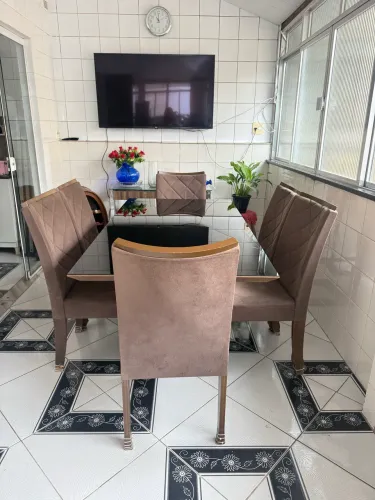 Mesa de jantar com 6 cadeira