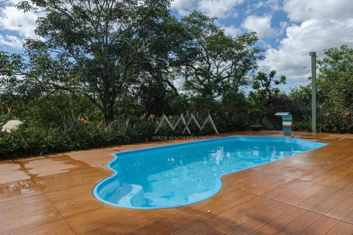 Casa à Venda no Condomínio Casa Branca com 7 Suítes.