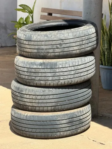 VENDO 4 PNEUS BRIDGESTONE ALENZA - MEIA-VIDA Medida: 225/55 R18 98H