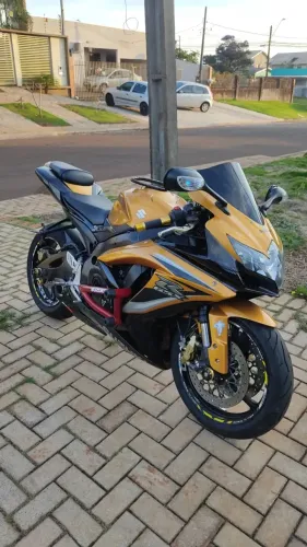 Moto Srad 750