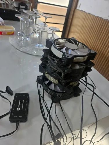 6 fans + 1 ontrolador (o controlador 3 fans das 6 que estão sendo vendidas)