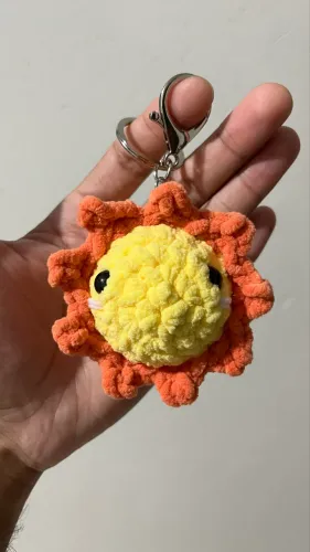 Chaveiro Sol Amigurumi de Pelúcia Feito à Mão Artesanal Kawaii Fofo