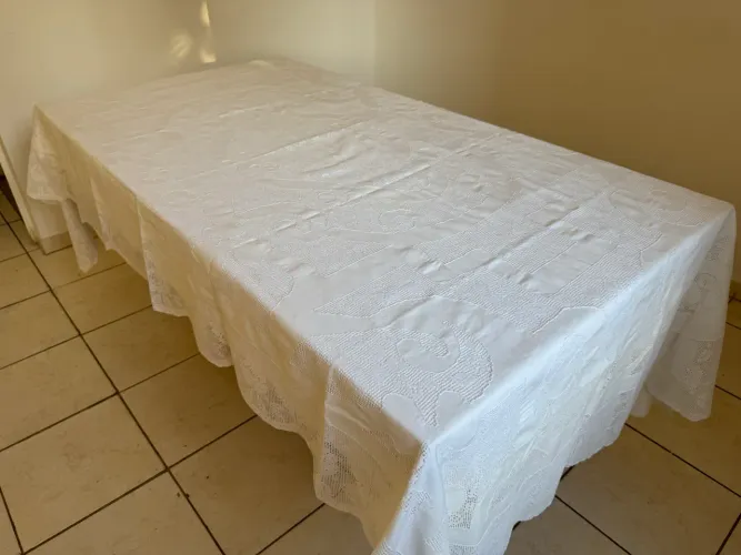 Toalha de Linho Bordada - Mesa Posta Decoração