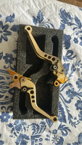 Manete e manopla (universal) esportiva dourada da Stark