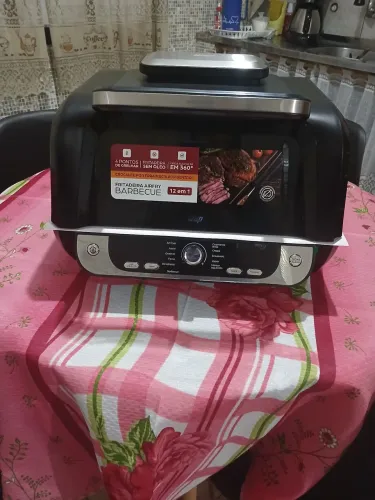 Vendo uma airfry barbecue nova na caixa nunca foi usada .