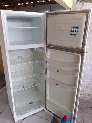 Geladeira Duplex Dako 370 litros Novinha