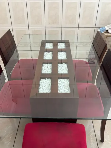 Mesa de vidro e madeira 6 cadeiras 
