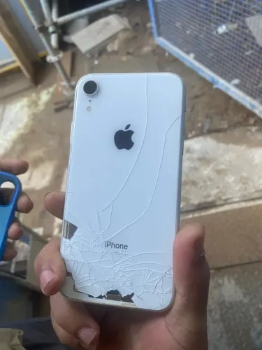 Vendo ou troco iPhone XR bateria 80 % saude 