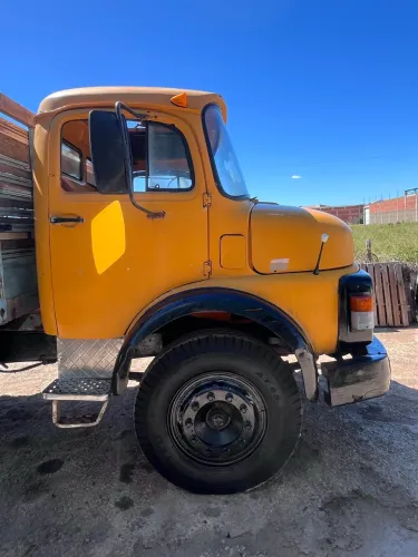Caminhão Mercedes 1113