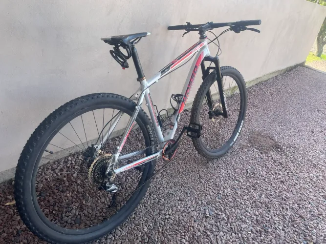 Bicicleta aro 29 8v freio hidráulico