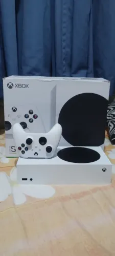 Xbox séries s 1 mês de uso na caixa com bateria original do xbox e jogos troco em pc gamer