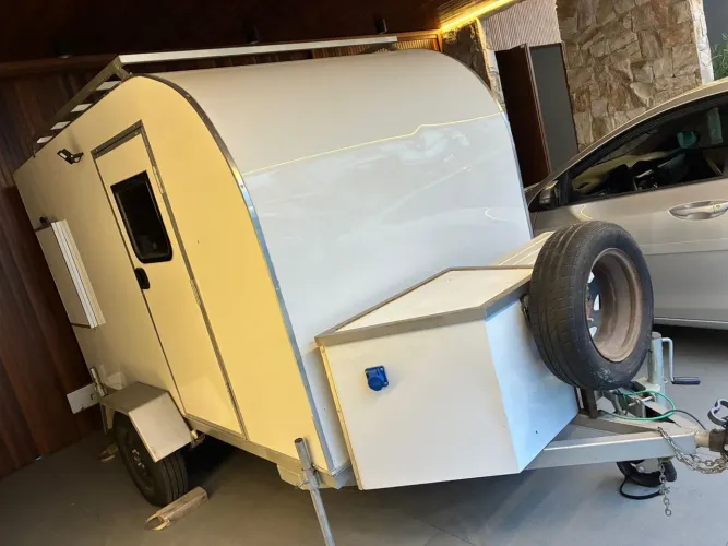 Vendo mini trailer com ar condicionado