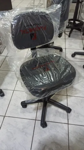 Cadeira secretária tecido preto