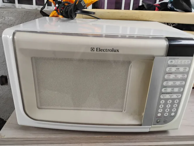 Vende se esse microondas