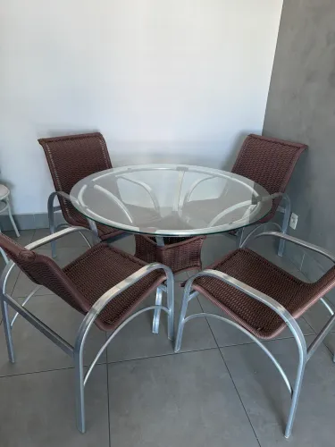 Mesa com 4 cadeiras