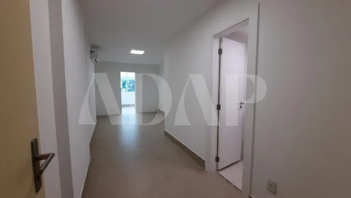 Sala comercial à venda ou locação em São Conrado, com garagem, 33 m².