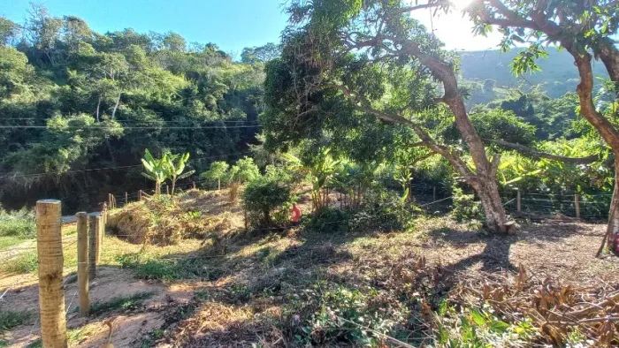 Terreno 2.210 m2 em Paty do Alferes, RJ - Em perímetro urbano com mina de água cristalina.