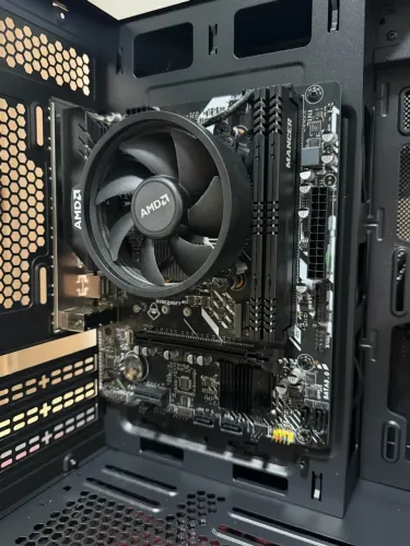 PC GAMER RYZEN 7 5700X / 16GB RAM 3200MHZ / SSD 512GB NVME / B450M / FONTE 600W