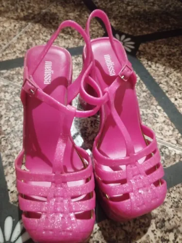 Melissa semi nova.