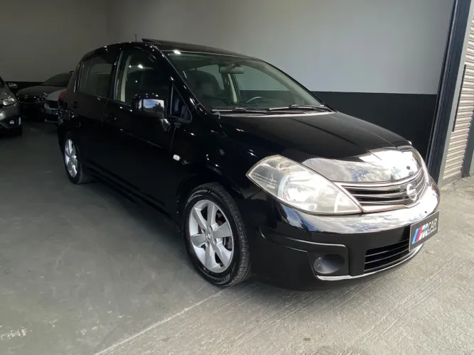 Nissan Tiida SL 1.8/1.8 Flex 16V Aut. 2012