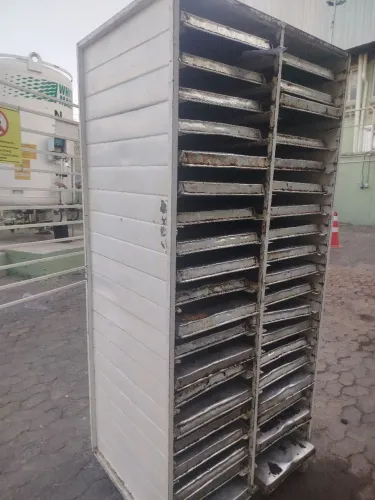 Carrinhos para pães assados 