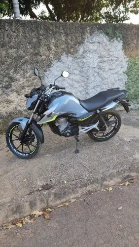 Troco 160 2026 quitada km rodado baixo, pego uma moto maior, financiando o resto 