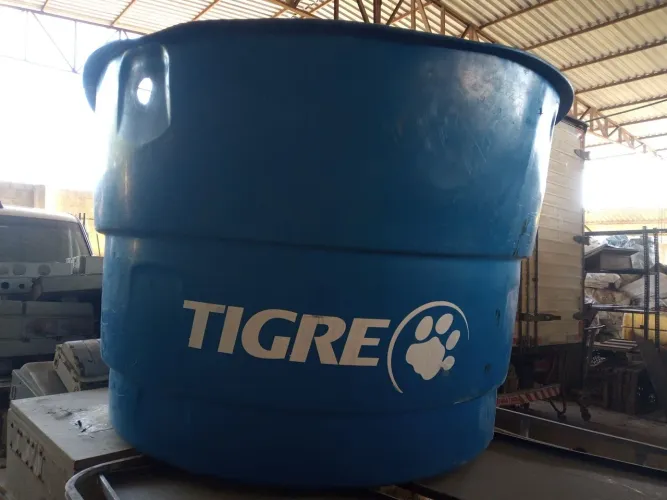 CAIXA D'AGUA 1000 LITROS