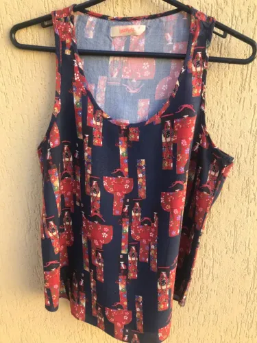 Blusa Em Viscose Marinho Estampa Oriente De Gueixa Lez A Lez