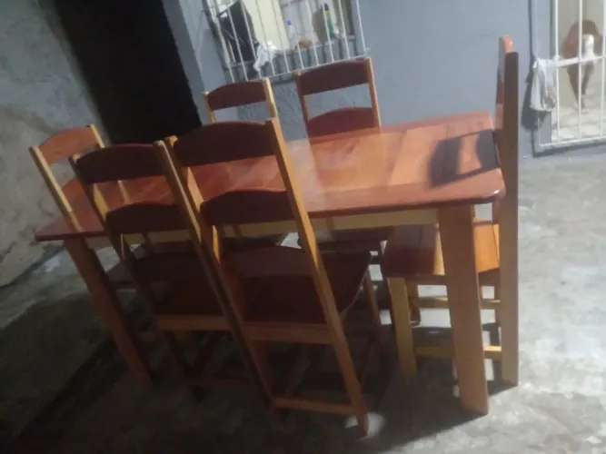 Mesas e cadeiras 