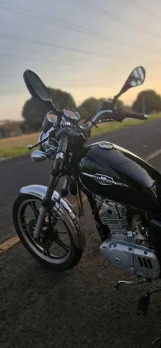 Suzuki Intruder 125 2016 - Bem Conservada