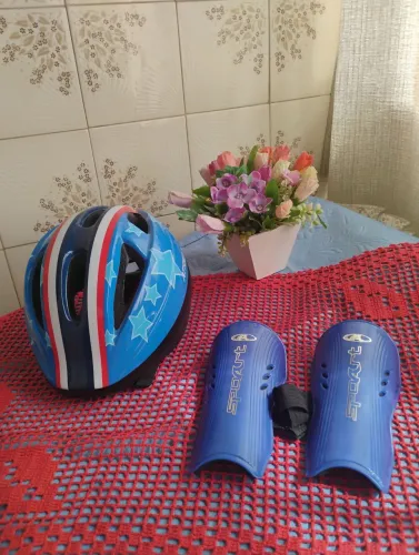 Kit capacete e caneleira