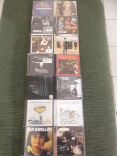 Cds vários títulos em perfeito estado e frete grátis 300.00s