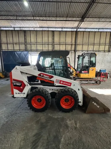 Minicarregadeira Bobcat S450 - Ano 2022