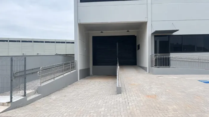 Galpão de 677,58 m² com doca e mezanino no Delta Ville | Biguaçu/SC