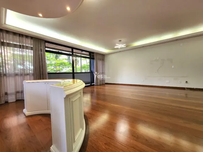 Apartamento semi mobiliado para locação com 260m² de área útil, sendo 4 dormitórios, 3 suí