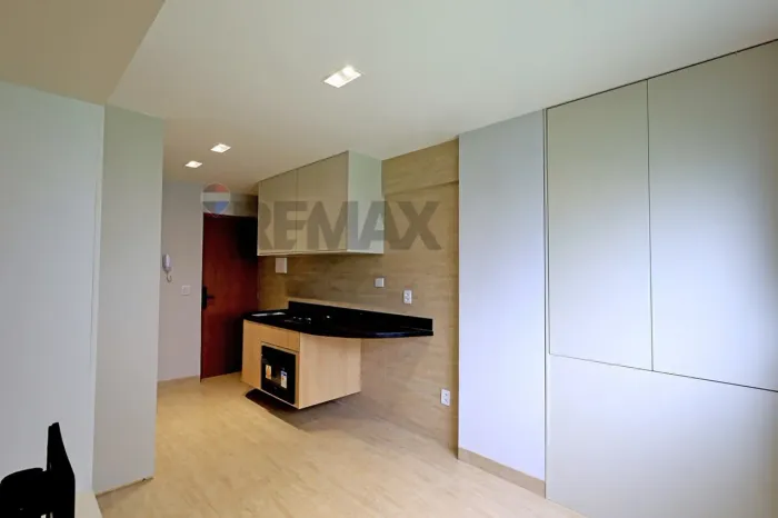 Flat com 25m quadrados com acabamento em alto padrão. Sala, quarto, cozinha e WC. 01 Vaga