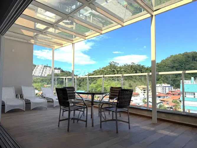 Linda cobertura com vista panorâmica para a Mata Atlântica na praia das Toninhas em Ubatub