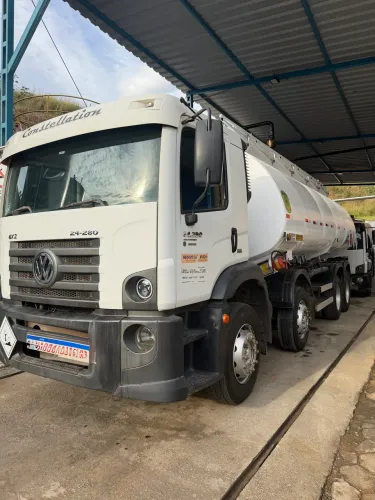 Caminhão Bitruck tanque