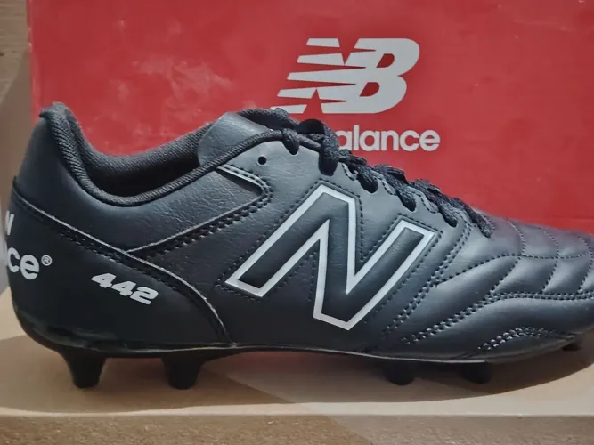 Chuteira campo New balance n42 nova original!!!!