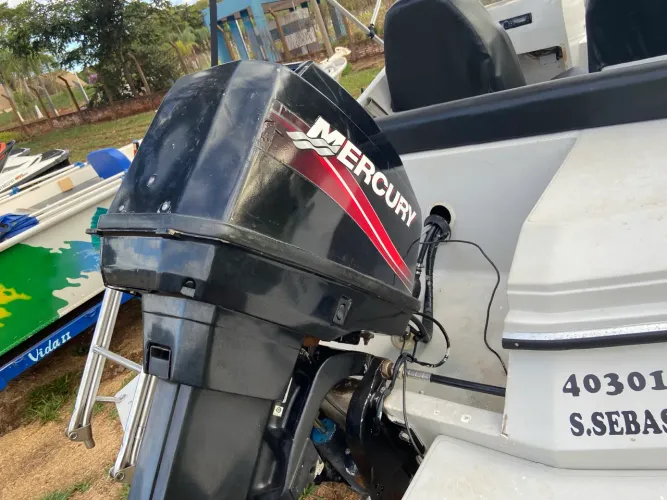 lancha 17,5 pés motor 60hp