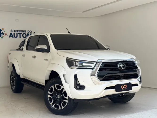 Toyota Hilux CD SRX Plus 4X4 2.8 TDI Die. Aut. 2024