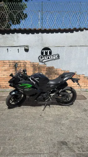 Kawasaki ninja 500 zero apenas 500km 
