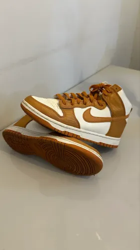 Tênis Nike Dunk High Next Nature Original Caramelo/Branco - Tam. 38 BR
