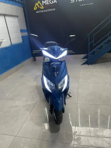 Scooter Elétrica Fyron 1000W ja com Baú acoplado