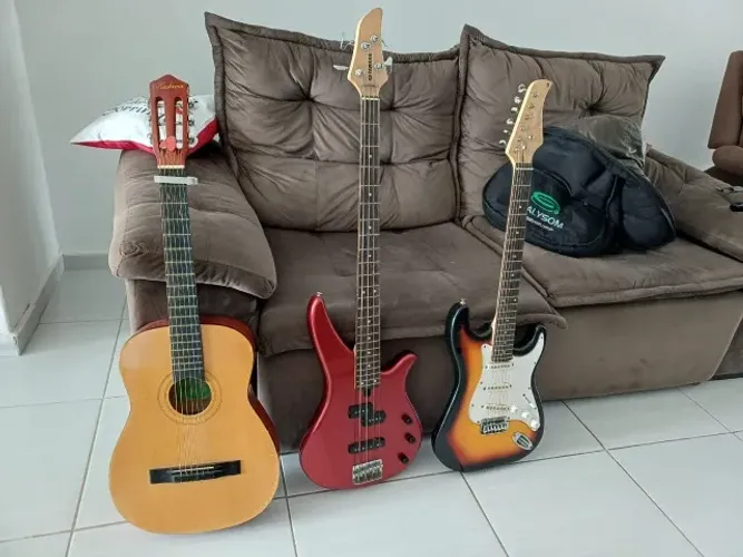 violão, guitarra e baixo
